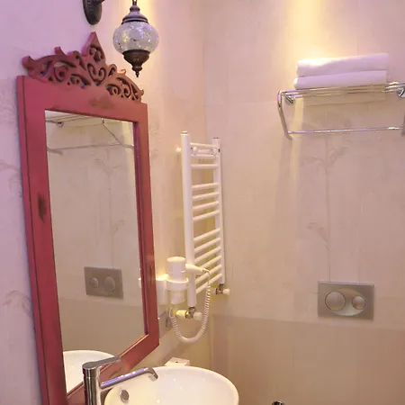 Ayna Hotell 4*