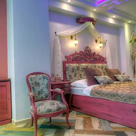 Ayna Hotel
