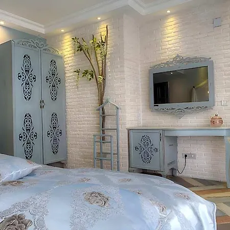 Ayna Hotel 4*