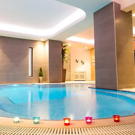 Hotell Ayna 4*