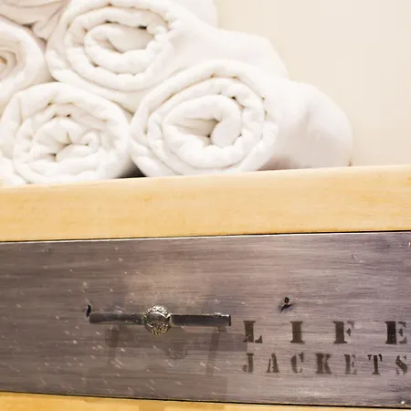 Ayna Ξενοδοχείο